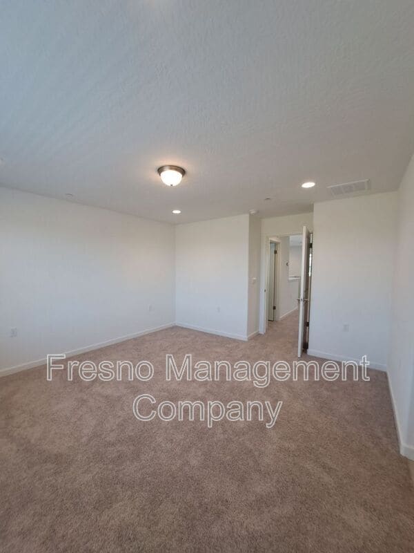 Building Photo - 2889 E Escarpa Dr