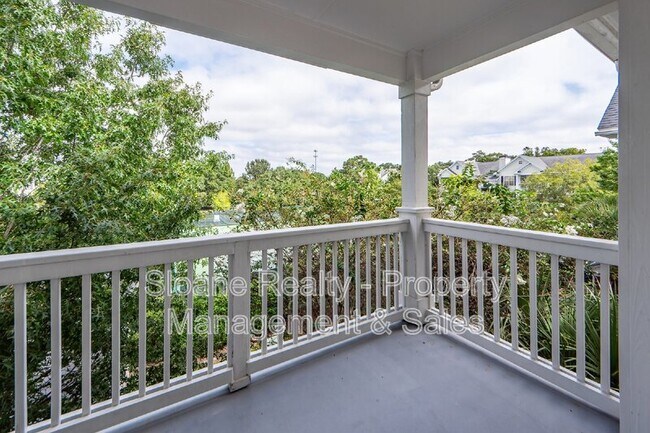 Building Photo - 45 Sycamore Ave