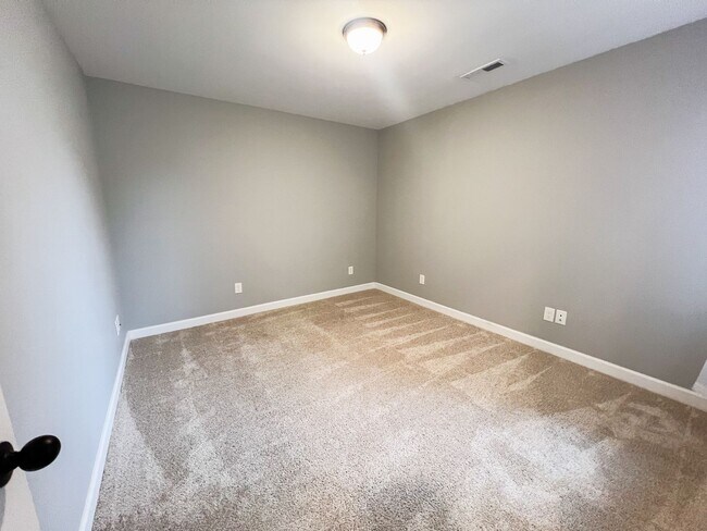 Building Photo - Single-Family Home in Hopkinsville with Fe...