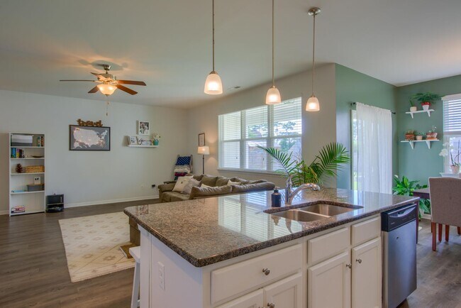 Building Photo - Charming 3-Bedroom Home for Rent in The Pr...