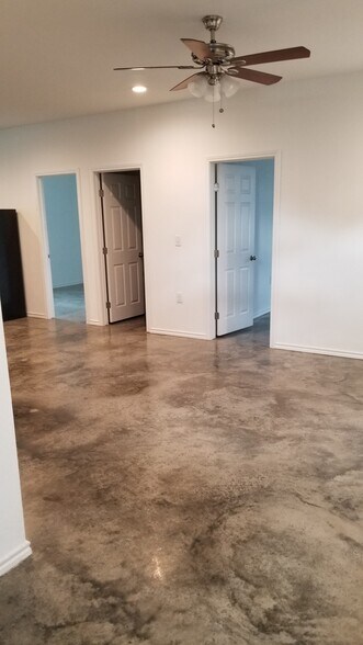 Building Photo - 801 Hallie Cv