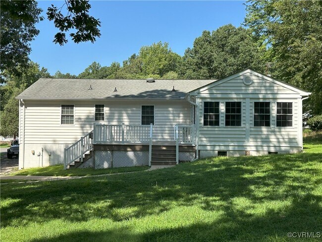 Building Photo - 16421 Chinook Dr