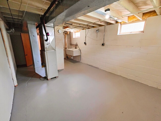 Building Photo - 5921 N 66th St
