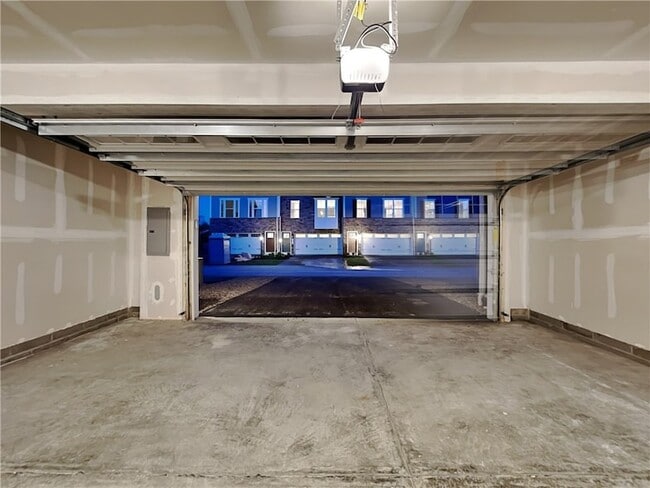 Building Photo - 4806 Spruce Rd