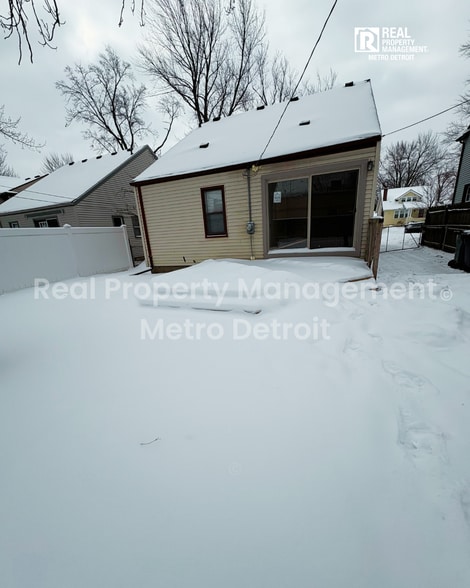 Building Photo - 823 E Second St