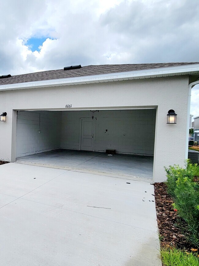 Building Photo - 6061 Blissful St