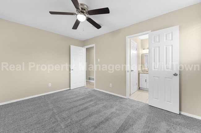 Building Photo - 2801 Plaza St