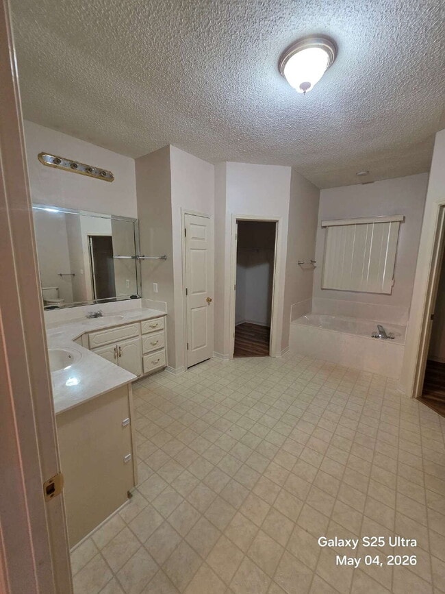 Building Photo - 4608 Scarlet Dr E