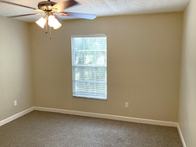 Building Photo - 3733 Lancewood Dr