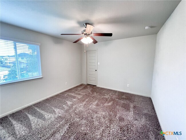 Building Photo - 310 Creekview Way