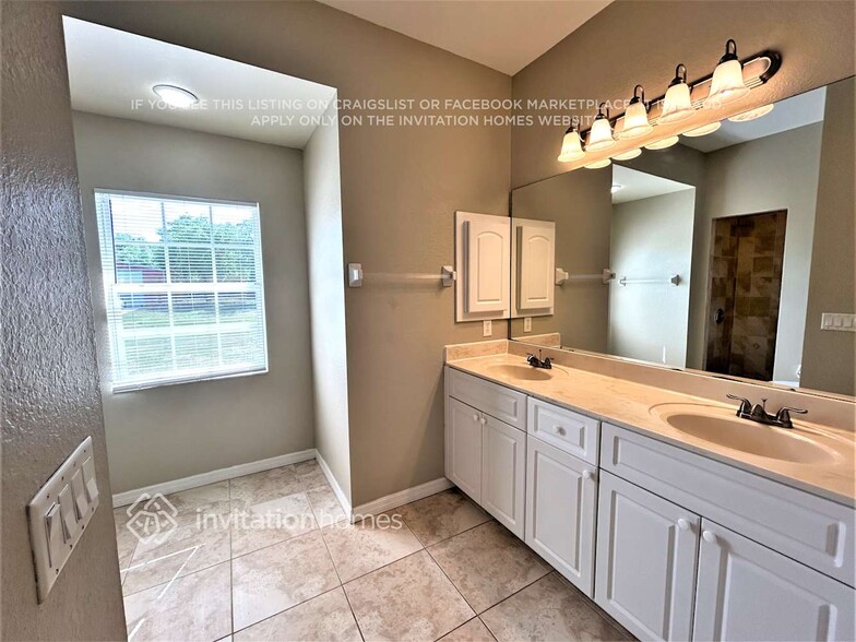 Building Photo - 4459 Cinderella Cir