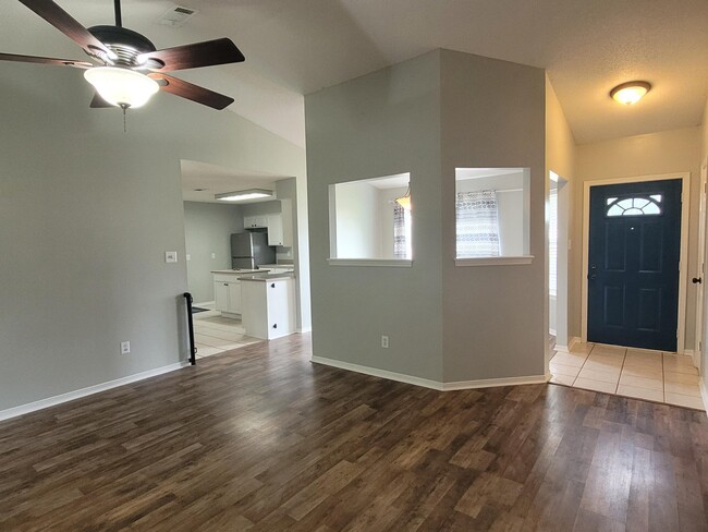 Building Photo - 9573 Brentwood Blvd