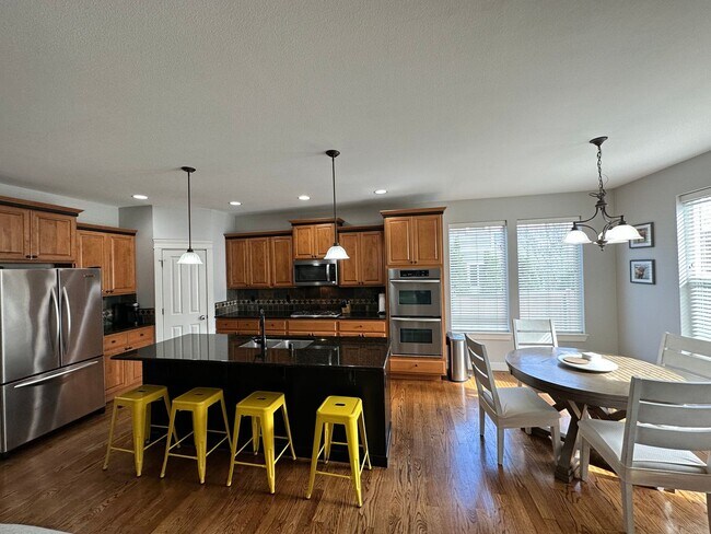 Building Photo - 7731 McKinley Loop NE