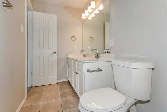Building Photo - 5006 Roth Forest Ln
