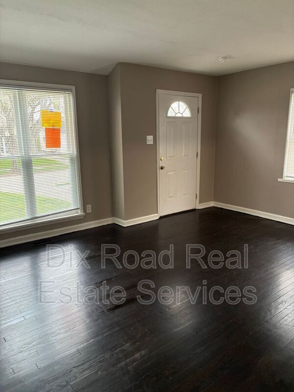 Building Photo - 729 Cleverly Rd