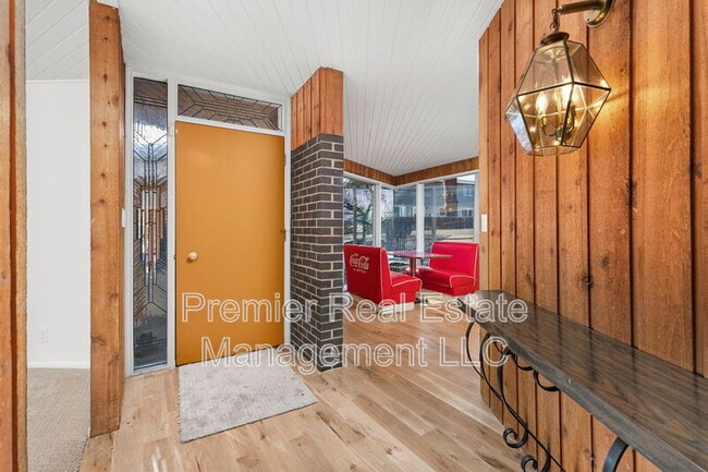 Building Photo - 5905 E Maplewood Ave