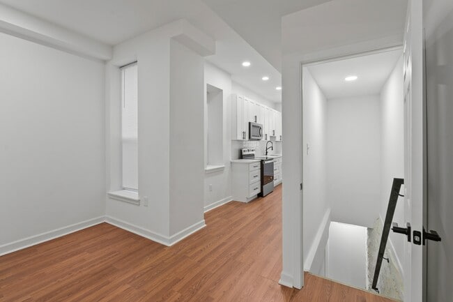 Building Photo - 324 E 23rd St