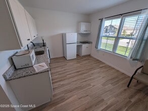 Building Photo - 559 Oldenberg St SW