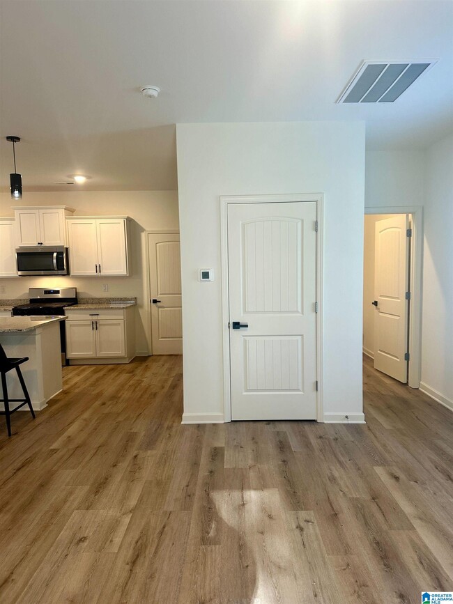 Building Photo - 204 Chelsea Pk Cir