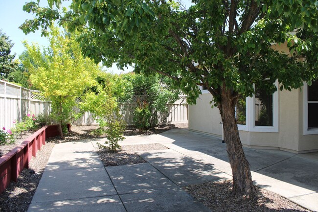 Building Photo - 5812 Sandlewood Way
