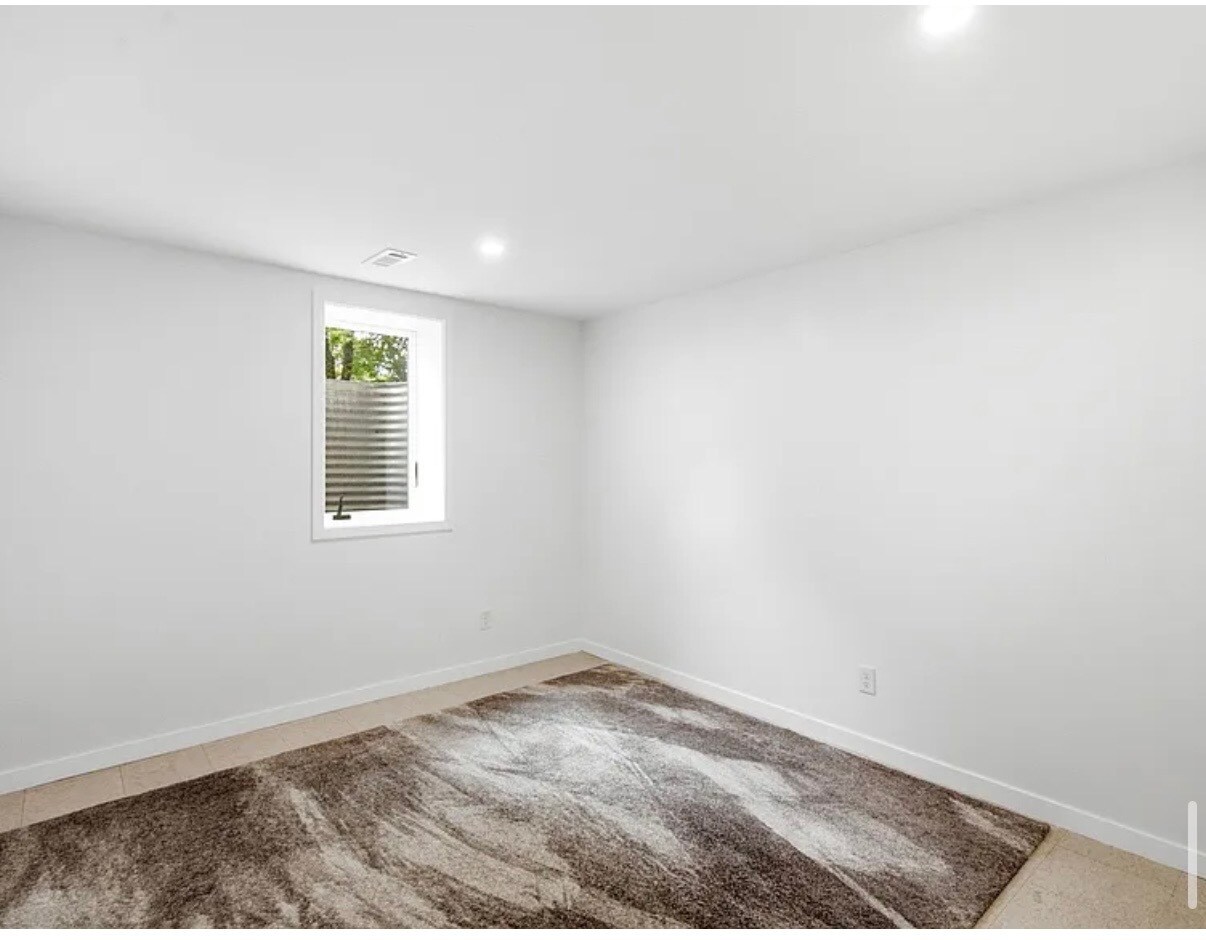 Building Photo - 15524 Larch St NW