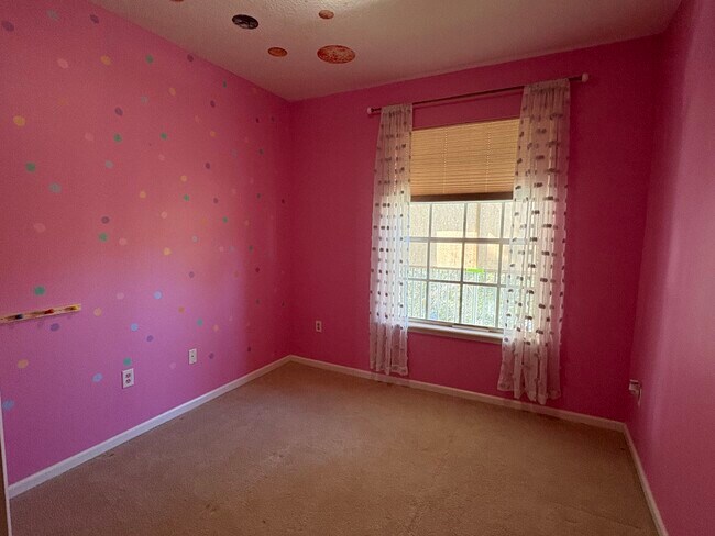 Building Photo - 10550 Baymeadows Rd