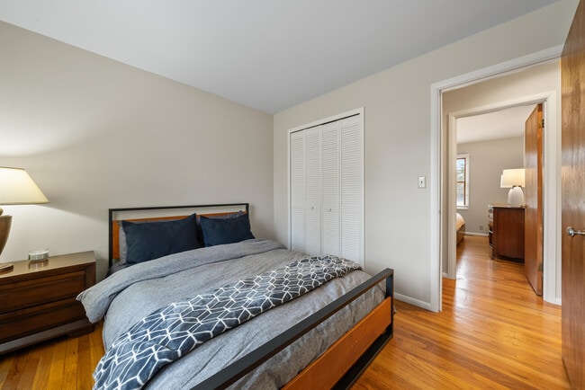 Building Photo - 438 Sylvan Dr