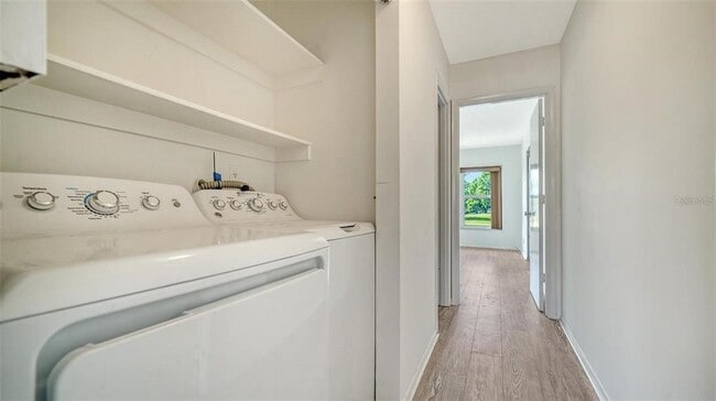 Building Photo - 7880 Palm Aire Ln