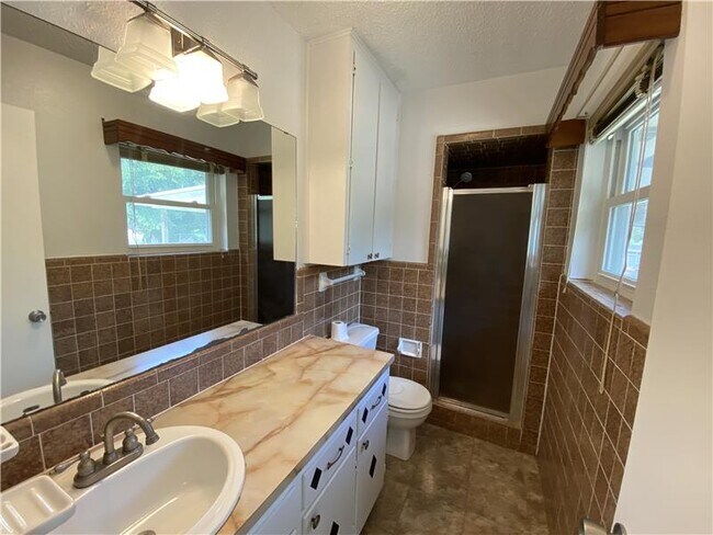 Building Photo - 1122 Rhonda Lee St