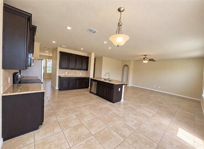 Building Photo - 3901 Santa Maria St