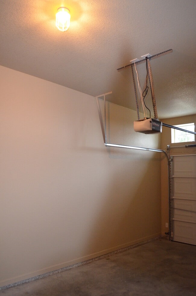 Building Photo - 1609 Pontotoc Ter