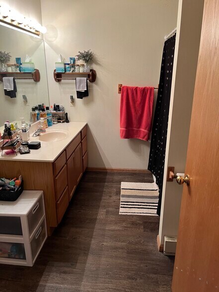 Building Photo - 3564 E Meadows Pl