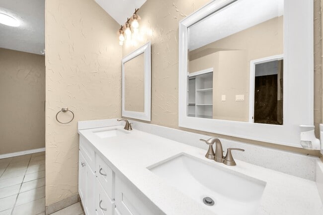 Building Photo - 3834 Carya Cir