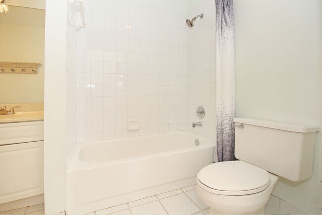 Building Photo - Spacious 4BR Pool Home on Quiet Cul-de-Sac in Wellington