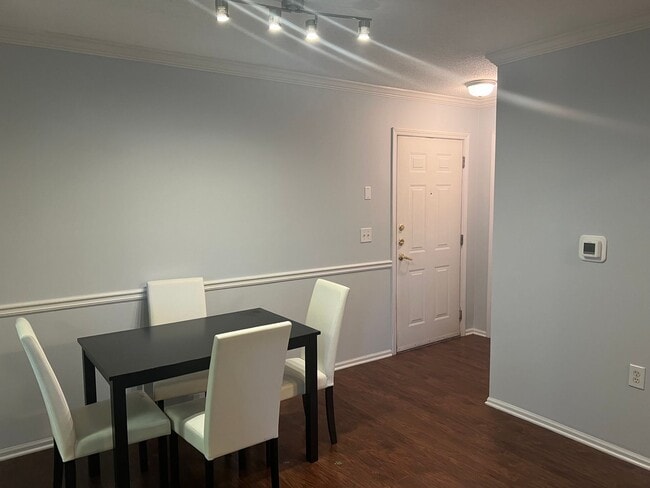 Building Photo - Great first floor unit at  Reserve at Wood...