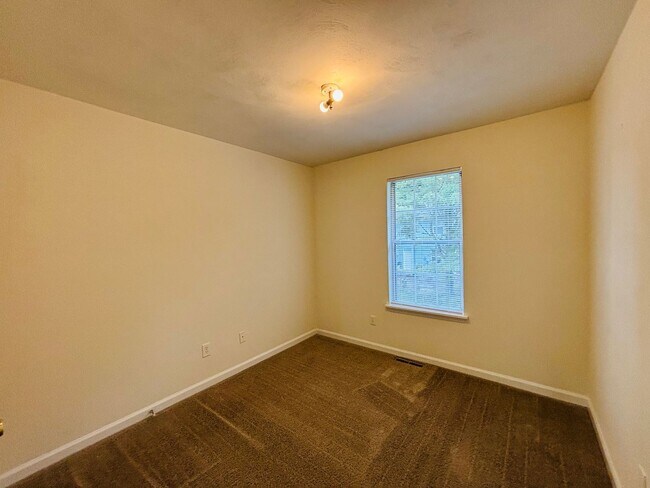Building Photo - 840 Patrick Henry Dr