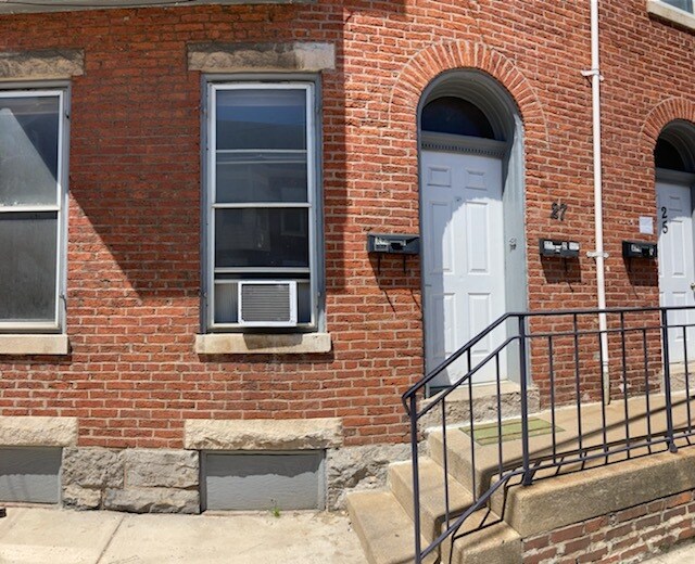 Building Photo - 27 S Locust St