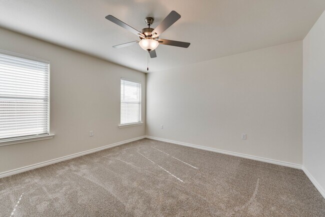 Building Photo - Move-In Ready: Stunning New Silver Leaf Build