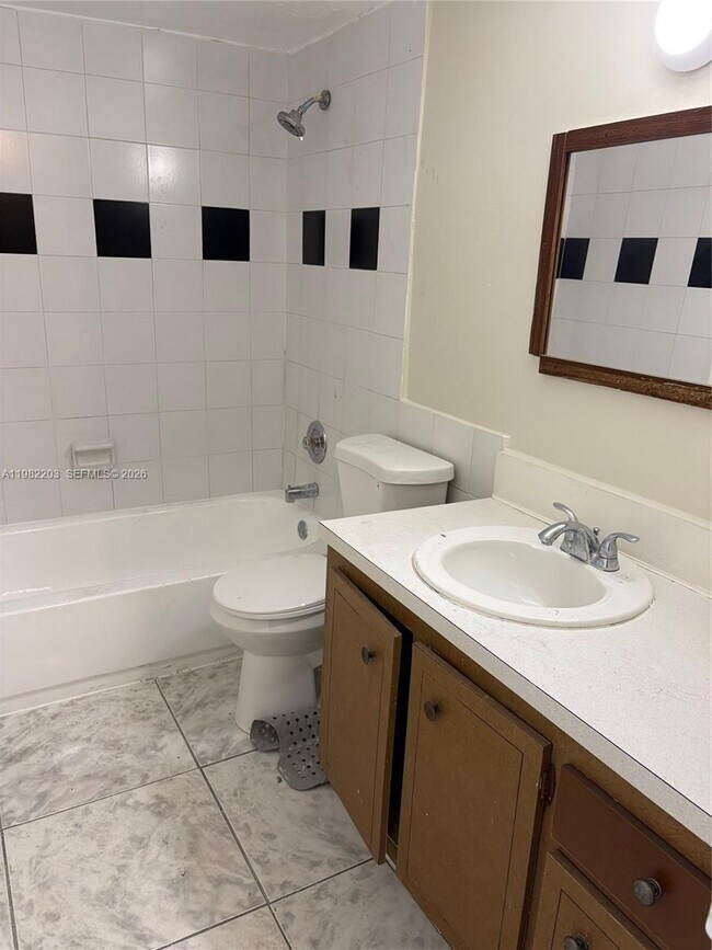 Building Photo - 16215 NE 18th Ct