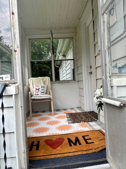Personal entrance and porch - 606 Dewey Ave