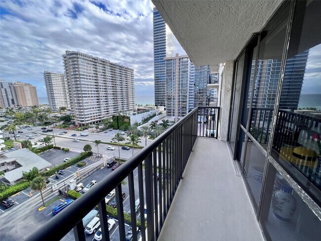 Building Photo - 2049 S Ocean Dr