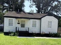 Building Photo - 1723 Russwood Rd
