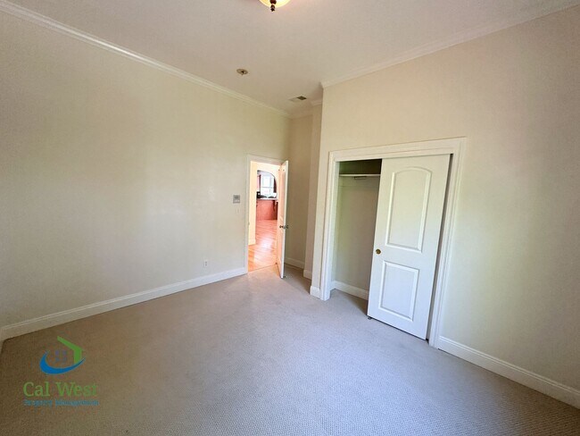 Building Photo - $7995 - Executive 4 bed, 3 full bath, Palo...