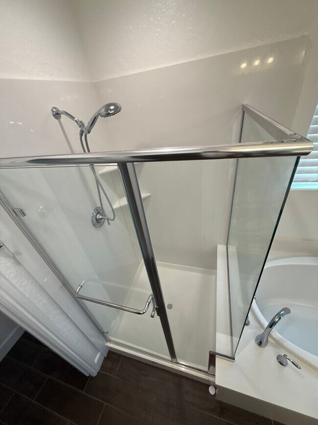 Building Photo - Stunning 4-Bedroom Family Home – Available Now!