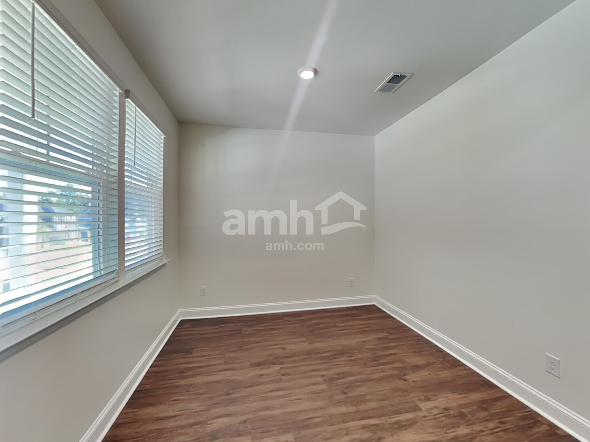 Building Photo - 546 Rivermist Dr