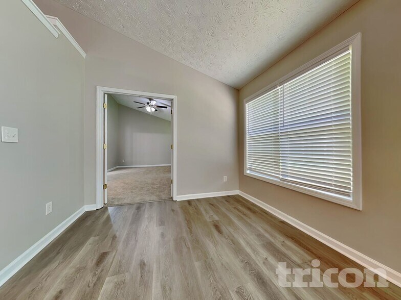 Building Photo - 205 Syracuse Ln