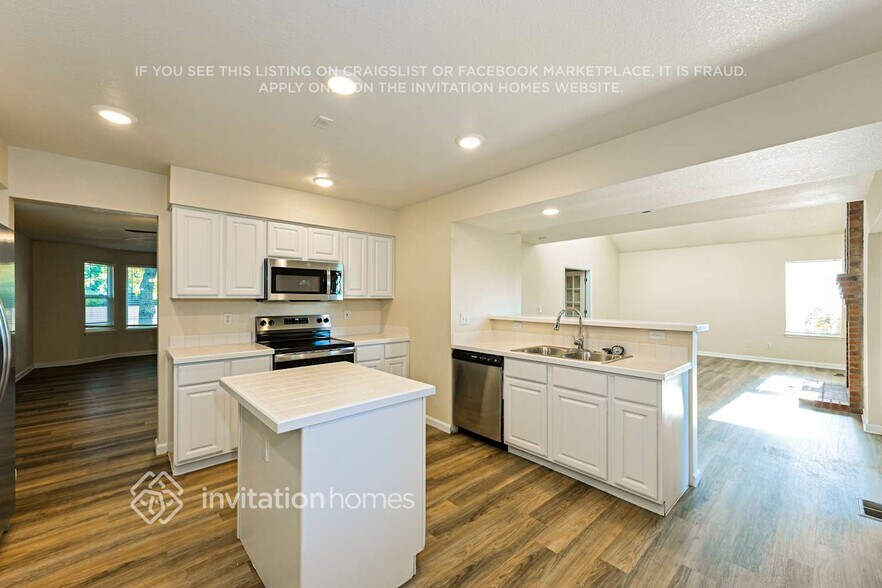 Building Photo - 4511 N Blazingstar Trail