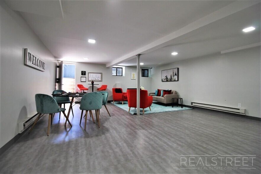 Building Photo - Grand Spacious 2 Bed in Prime Crown Heights