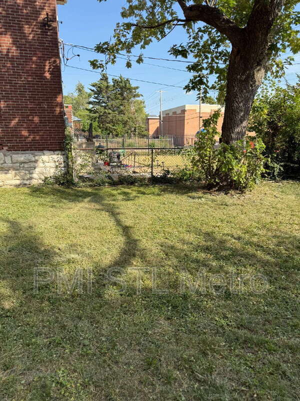 Building Photo - 5206 Vernon Ave