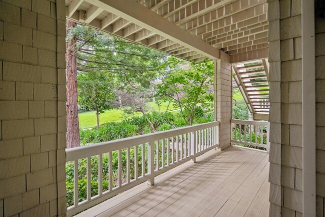 Building Photo - 651 Manresa Ln